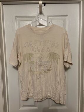 American Eagle Outfitters Off White Grateful Dead Graphic Tee